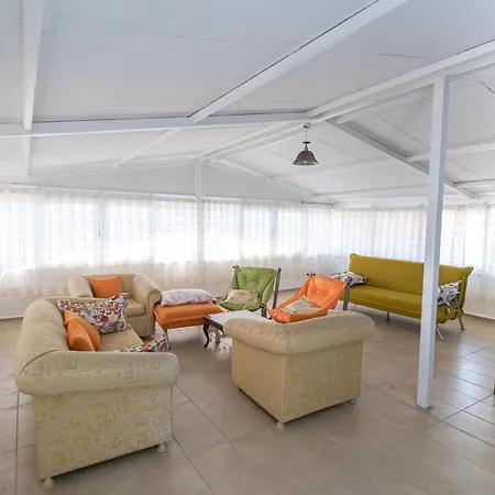 Apartamento Lovely House Near Beach With Backyard In *