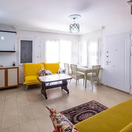 Lovely House Near Beach With Backyard In Apartamento