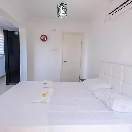 Lovely House Near Beach With Backyard In Apartamento *